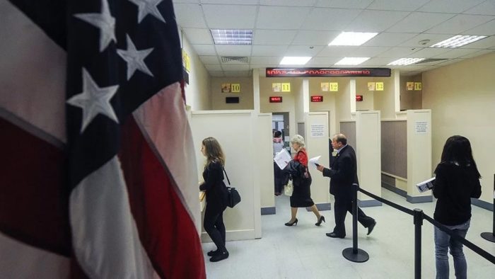 Приём посетителей в посольстве США